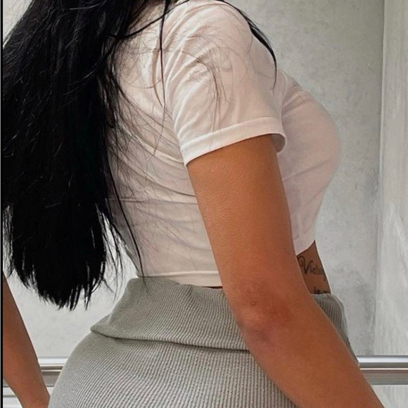 Wingled Cross Printed Crop Top - Picture 3 of 3